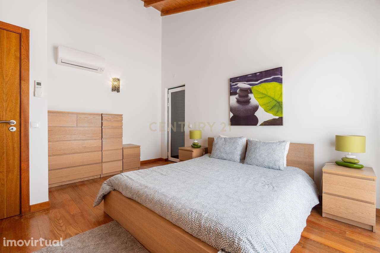 Moradia T3+1 com estacionamento e piscina comum em condomínio privado - Grande imagem: 5/40