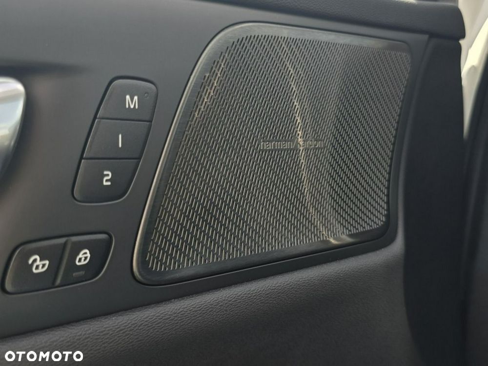 Volvo V60 B4 B DKG Plus Dark - 16