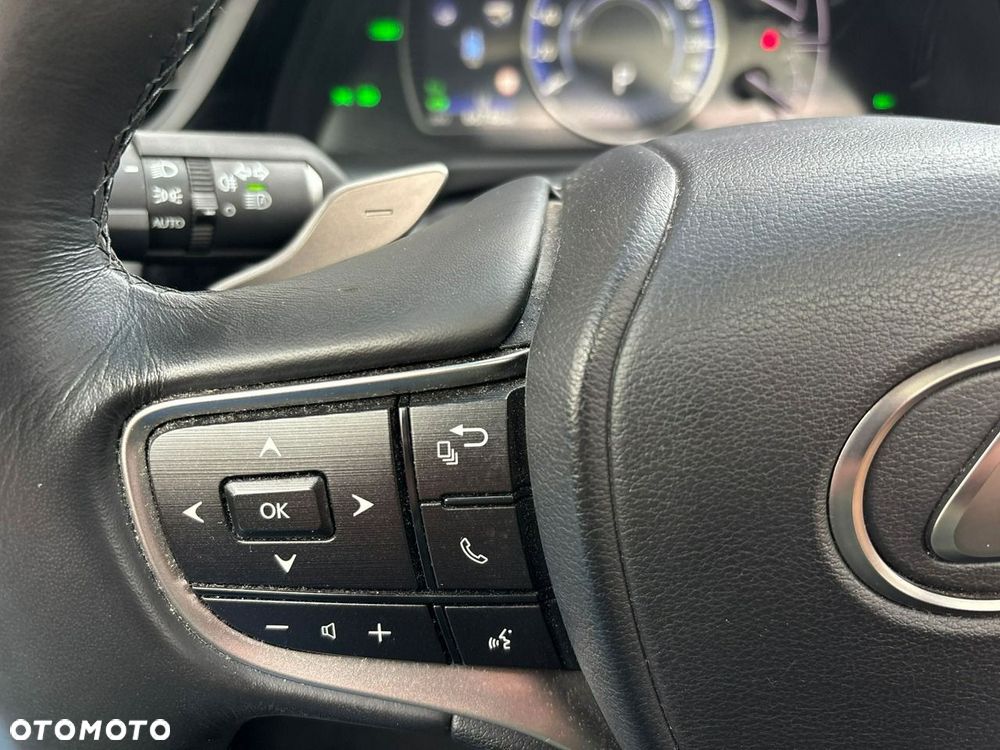 Lexus ES 300h Business Edition - 26