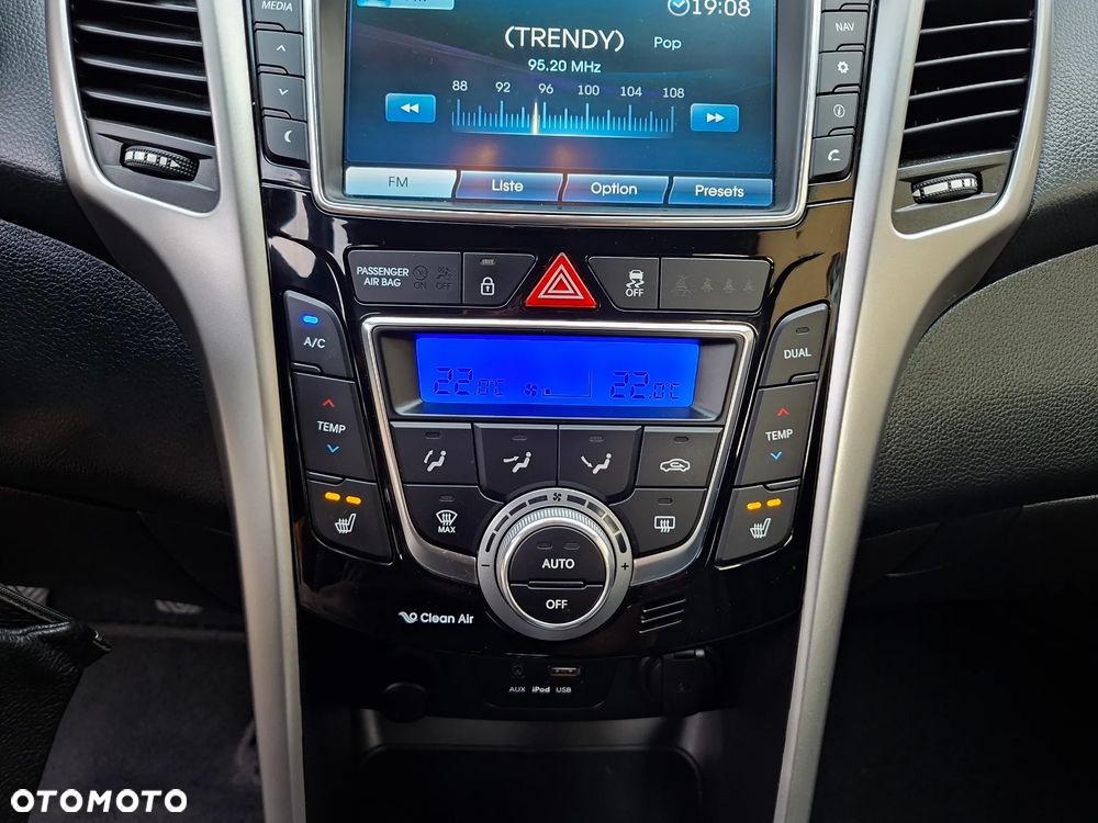 Hyundai i30 blue Kombi 1.6 GDi Passion - 30