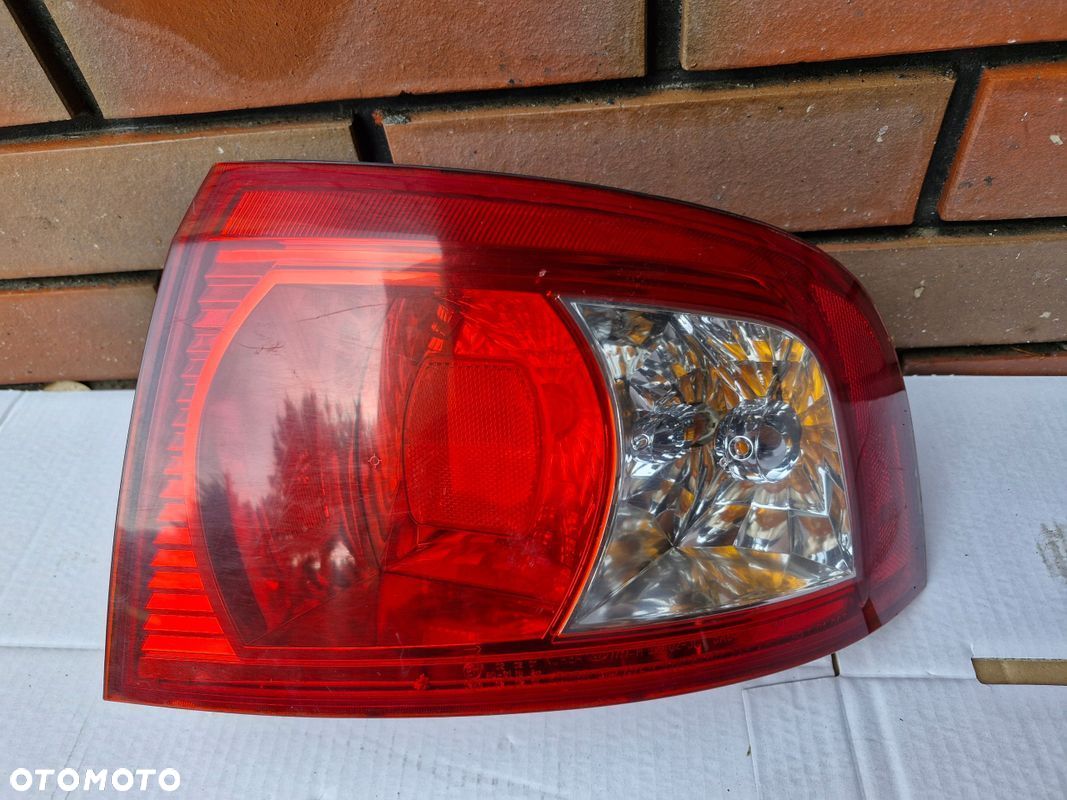 LAMPA TYŁ TYLNA Prawa Kia Magnetis 03-06r Wkład Lampy - 1