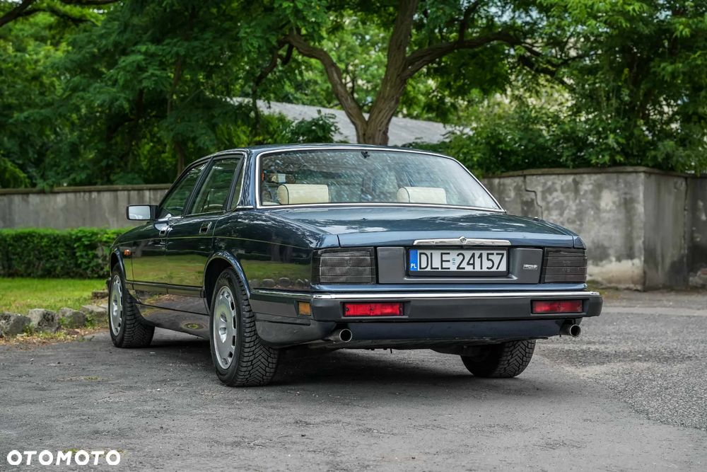 Jaguar XJ - 17