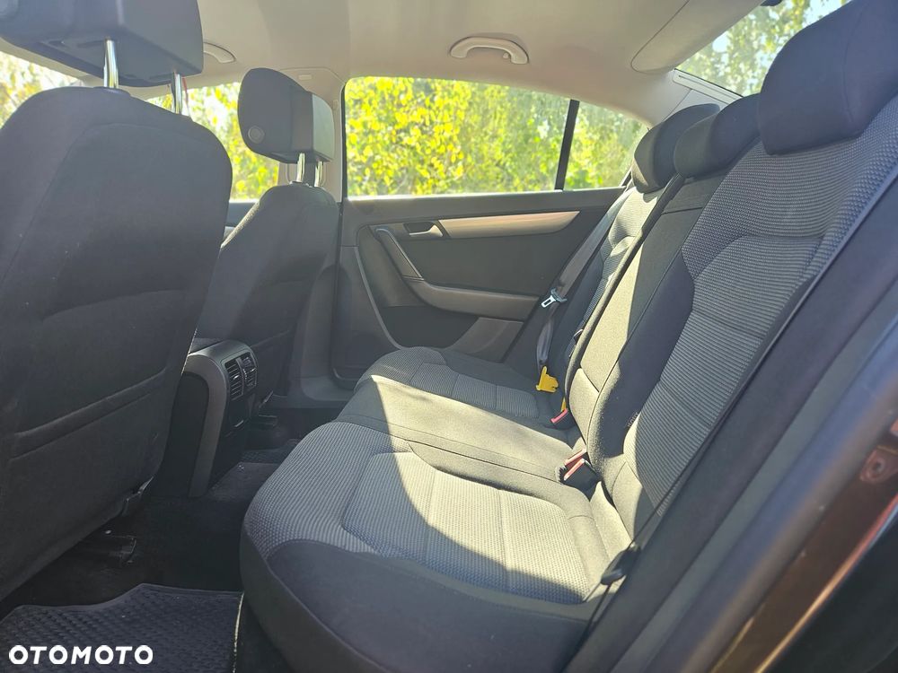 Volkswagen Passat 1.4 TSI BMT Highline - 25