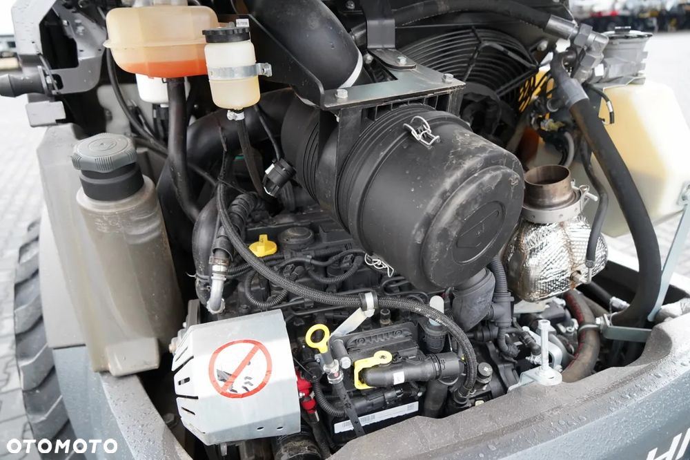 Hitachi ZW95 / ŁADOWARKA KOŁOWA / 2020 R / WIDŁY DO PALET - 29