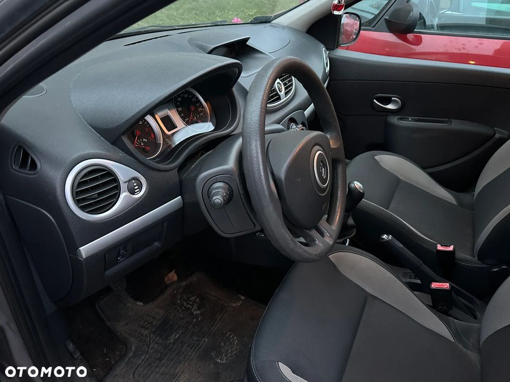 Renault Clio 1.2 16V Alize - 13