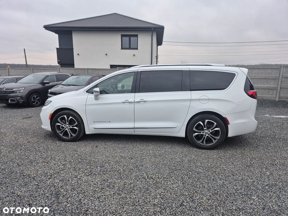 Chrysler Pacifica - 8