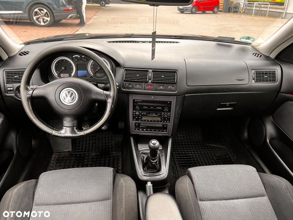 Volkswagen Golf - 6