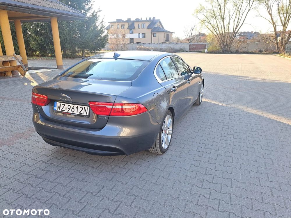 Jaguar XE 2.0 T Prestige - 27