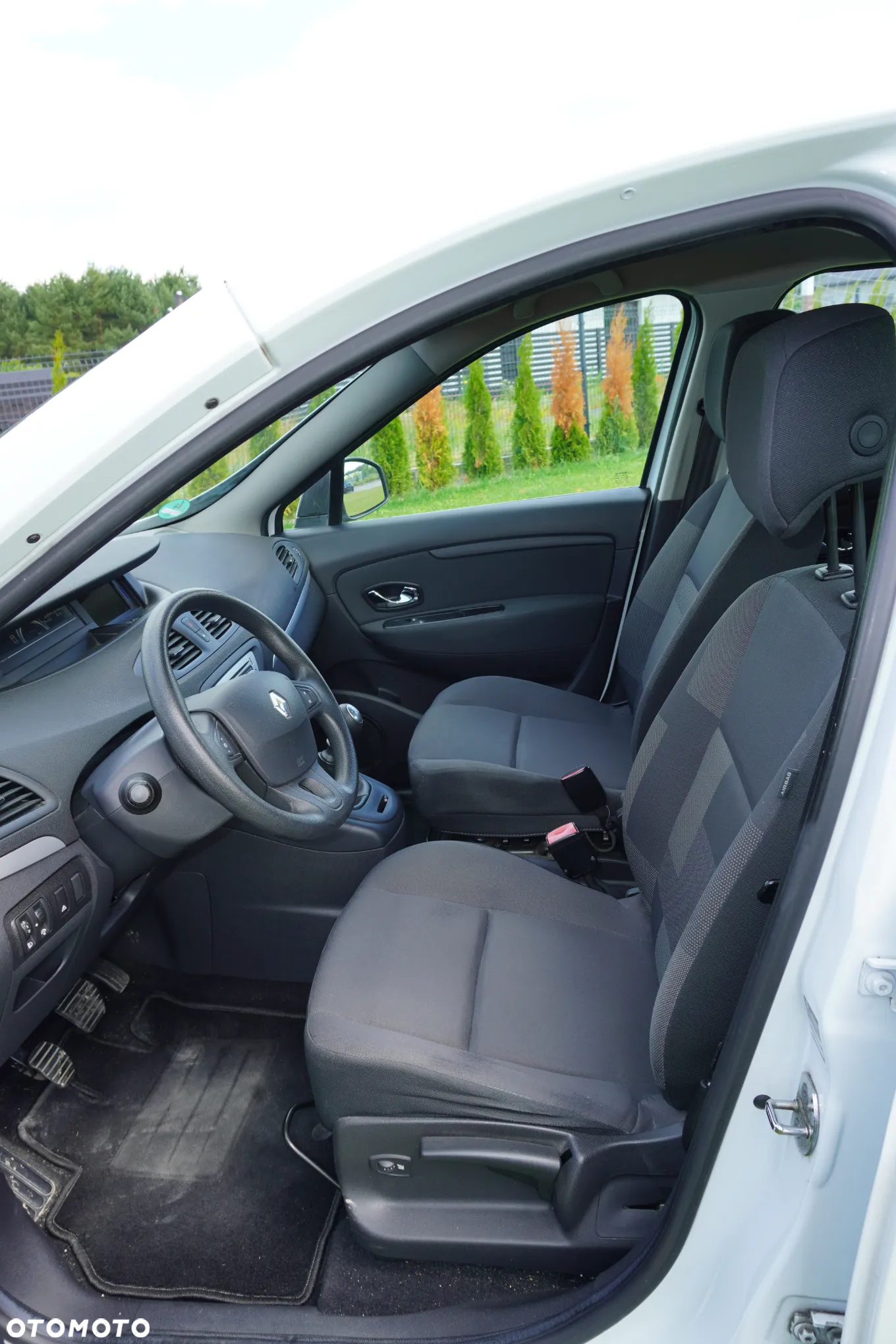 Renault Scenic 1.6 16V 110 TomTom Edition - 24