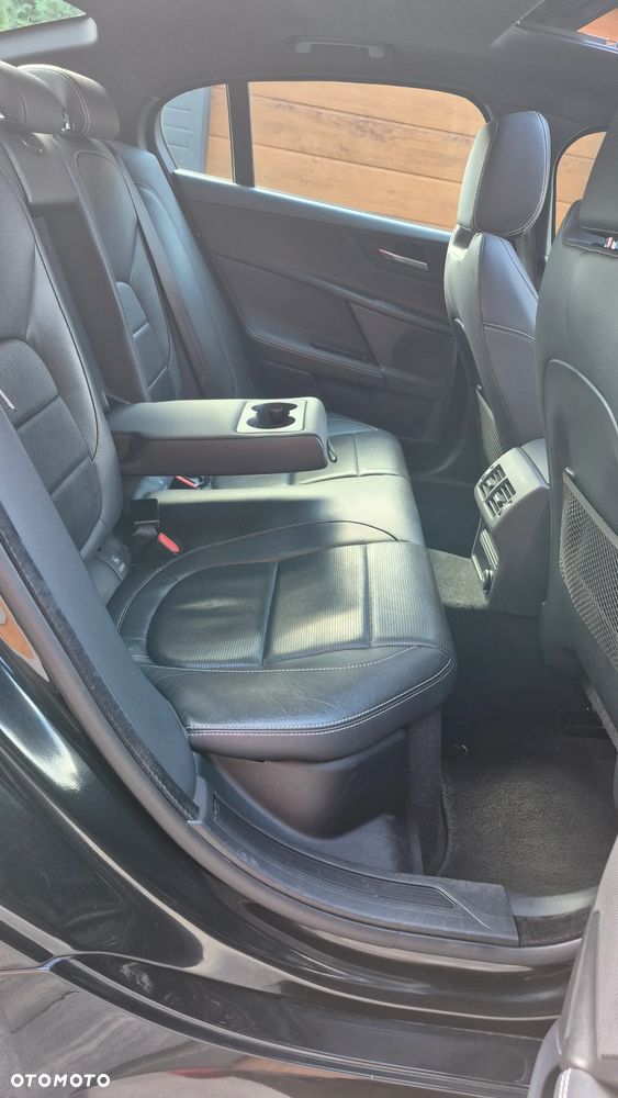 Jaguar XE - 13