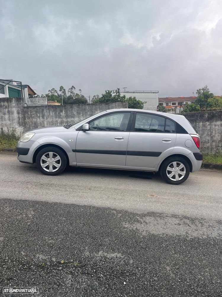 Kia Rio 1.4 Base - 2