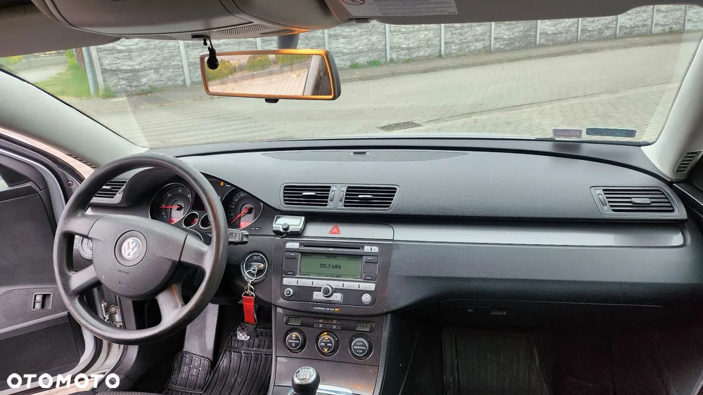 Volkswagen Passat 2.0 TDI DPF Comfortline - 9