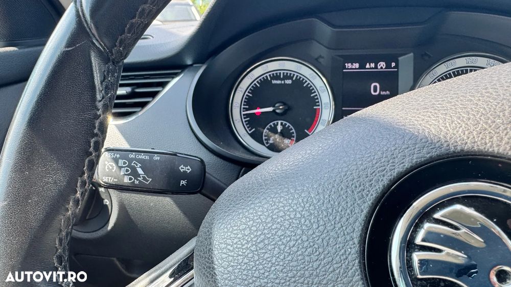 Skoda Octavia 2.0 TDI DSG Style - 6