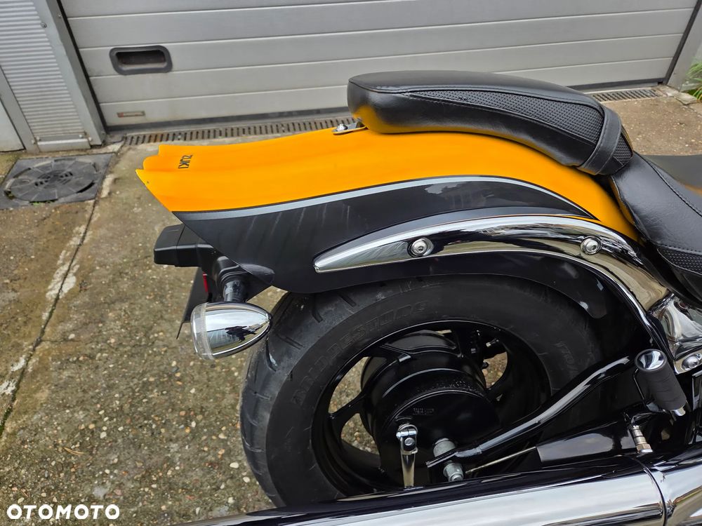 Suzuki Intruder - 17
