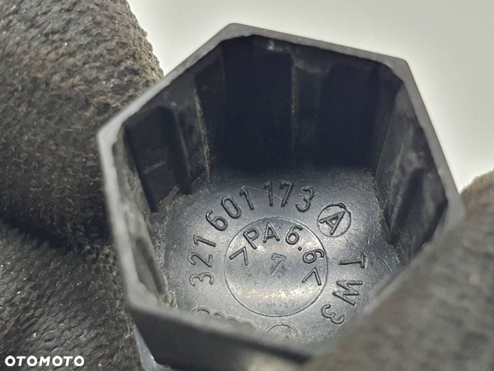 ŚRUBY SZPILKI ZŁODZIEJKI KÓŁ FELG ALUMINIOWYCH SUPERB IV 3P PASSAT B9 - 8