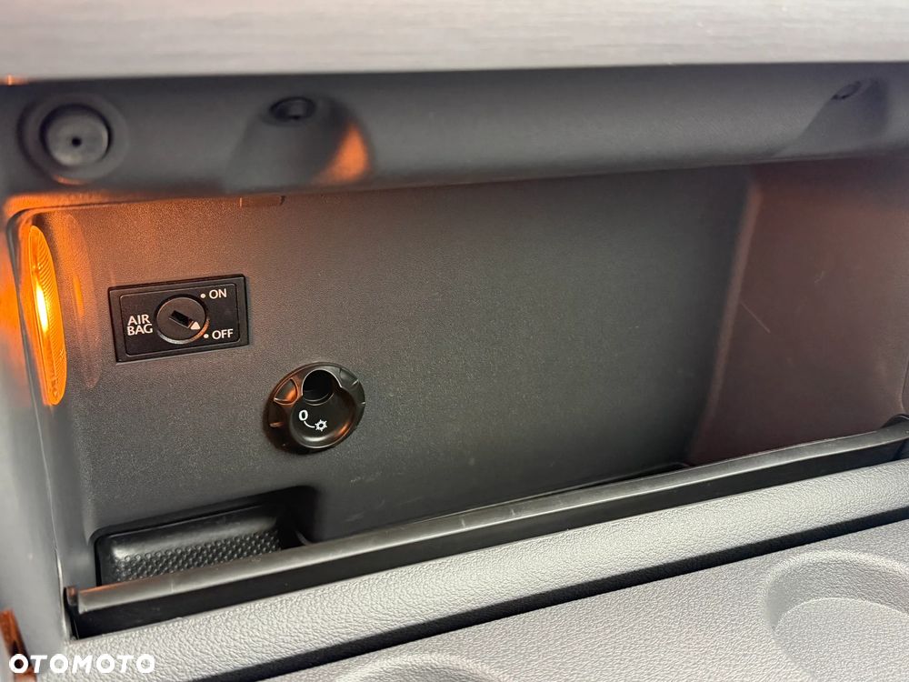 Volkswagen Touran - 28