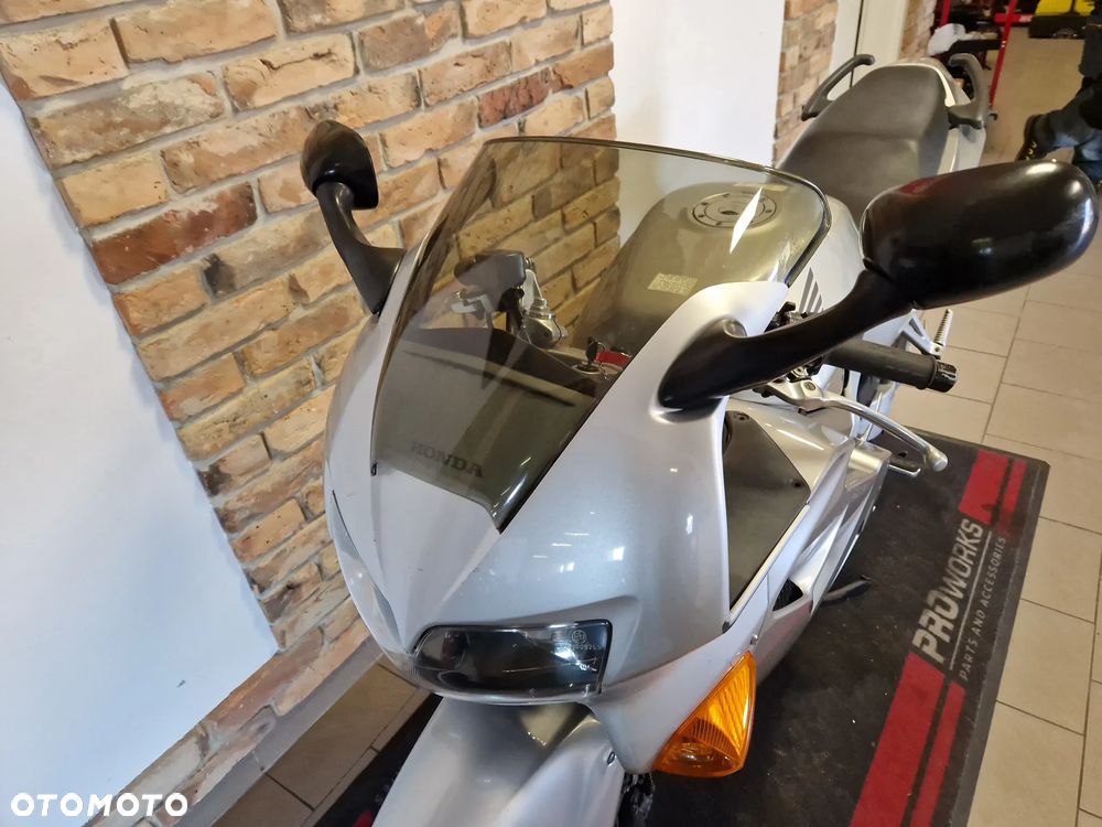 Honda VFR - 11