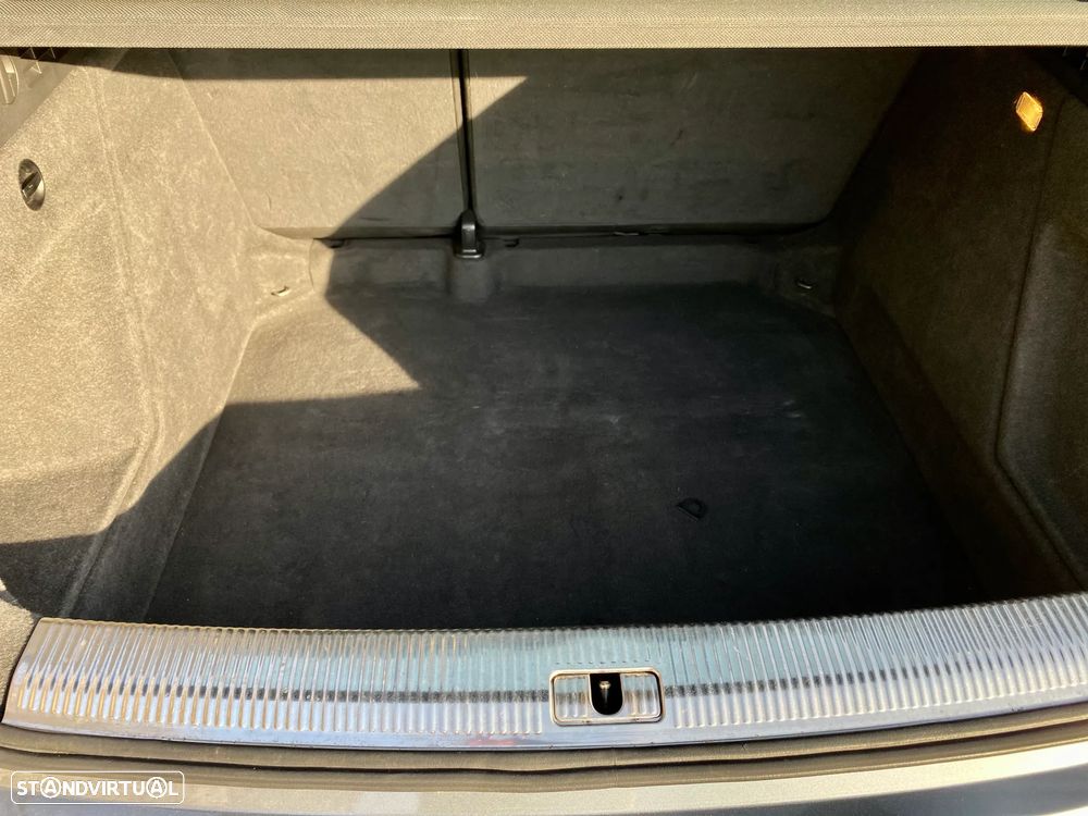 Audi Q3 2.0 TDI S-line - 36