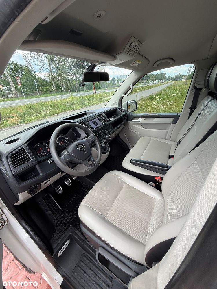 Volkswagen Caravelle - 9
