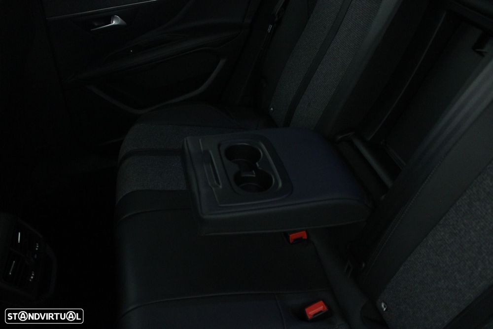Peugeot 3008 1.2 PureTech Allure EAT8 - 33
