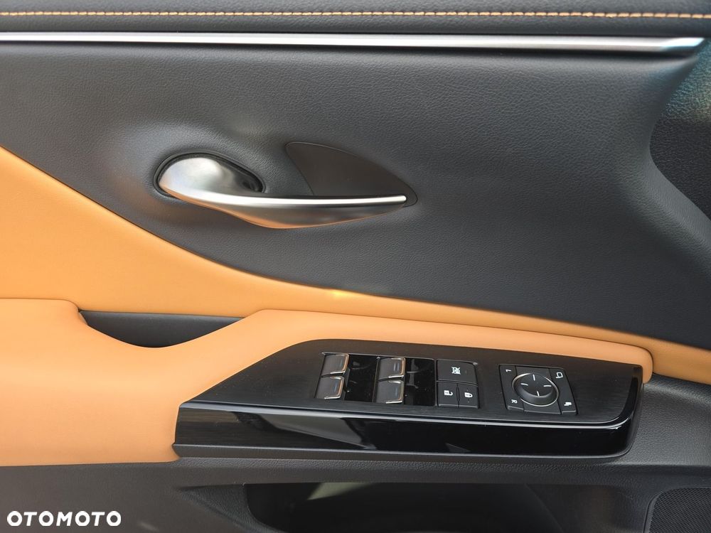 Lexus ES 300h Business Edition - 9