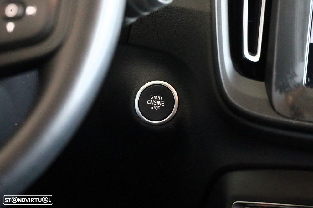 Volvo XC 40 1.5 T2 Momentum Core Geartronic - 13