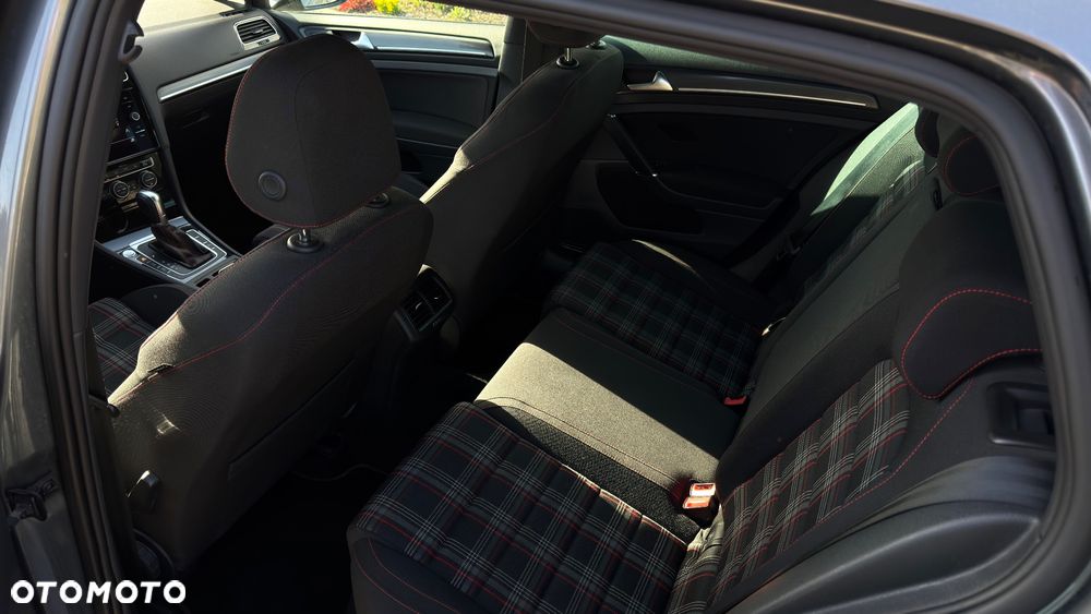 Volkswagen Golf - 15