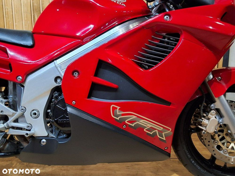 Honda VFR - 15