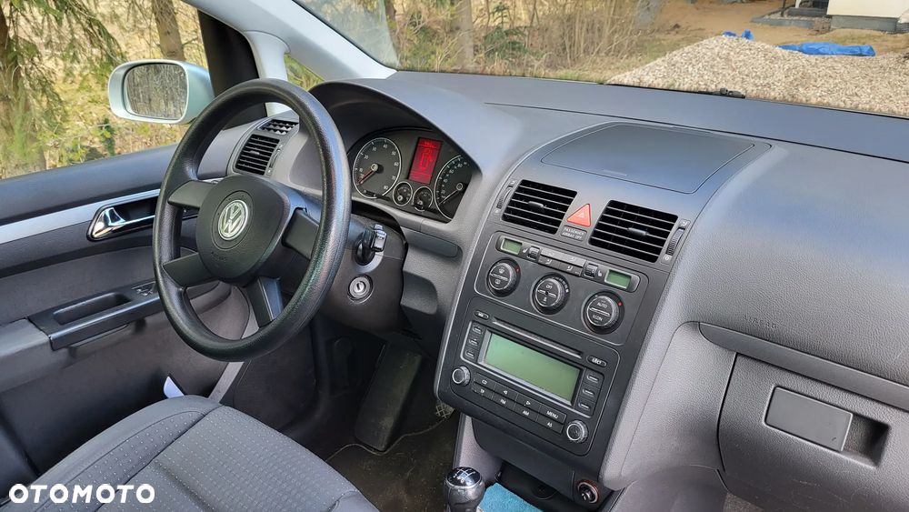 Volkswagen Touran 1.6 FSI Highline - 6