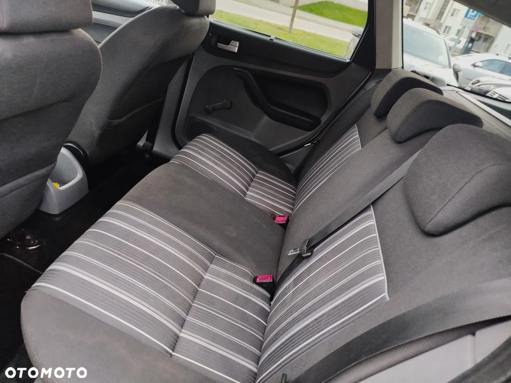 Ford Focus 1.6 TDCi DPF Titanium - 16