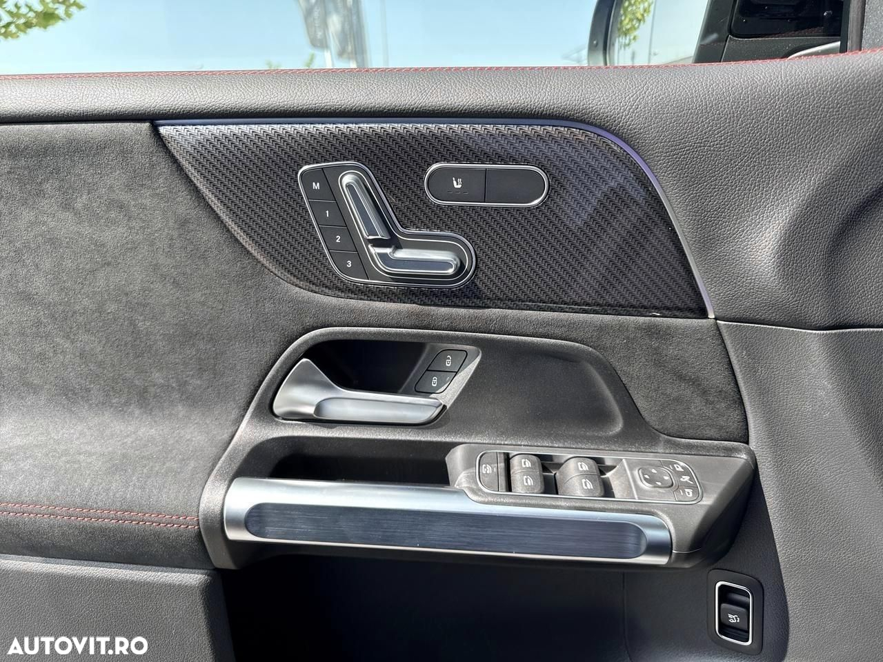 Mercedes-Benz GLB - 12