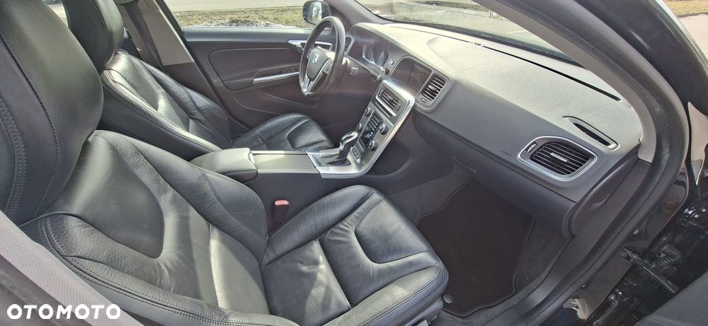 Volvo V60 D6 AWD Plug-in Hybrid Summum - 8