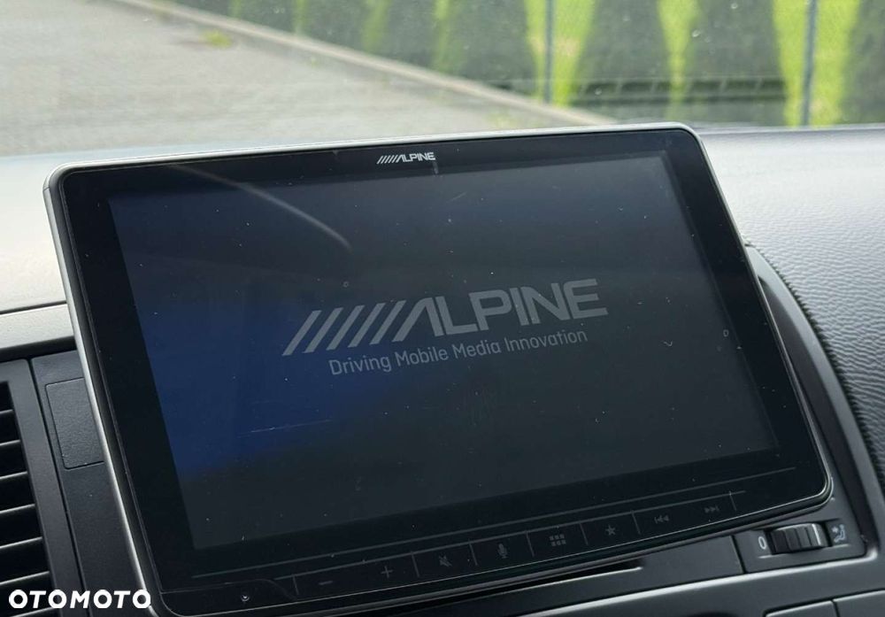 Volkswagen Multivan - 30