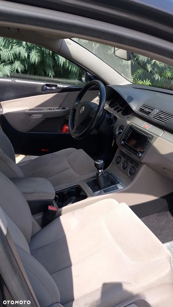 Volkswagen Passat 2.0 TDI DPF Highline - 13