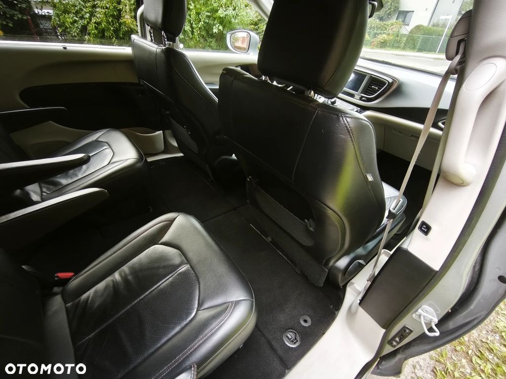 Chrysler Pacifica - 19