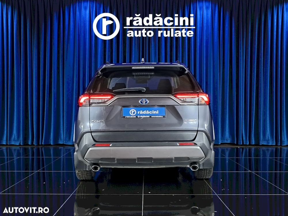 Toyota RAV4 - 8