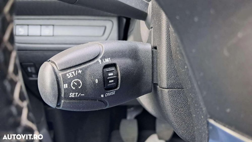 Peugeot 2008 1.2 PureTech Turbo Allure - 17