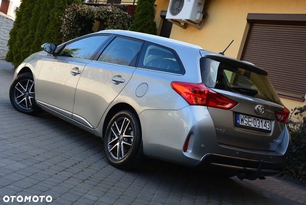 Toyota Auris 1.6 Premium Comfort - 2