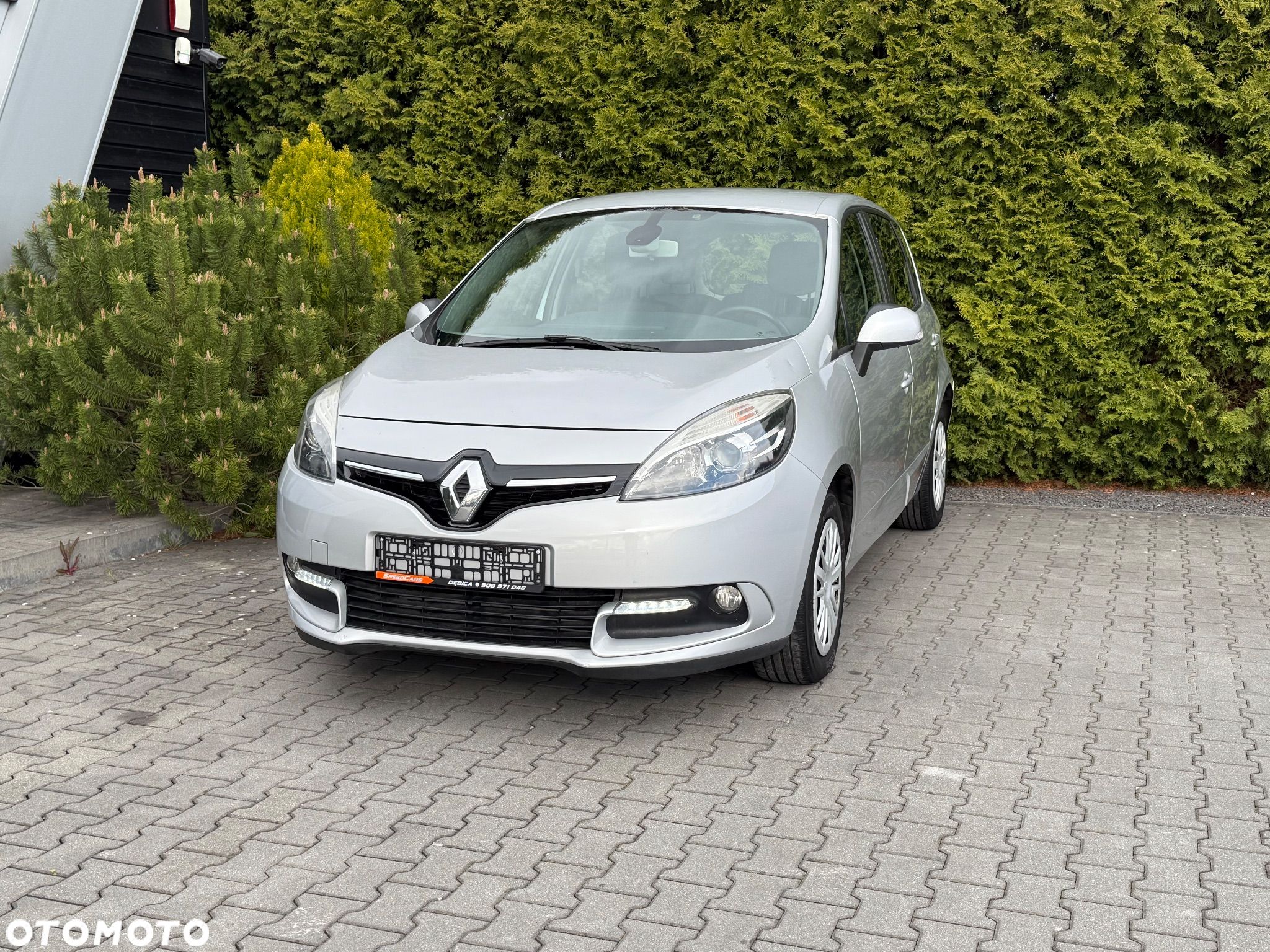 Renault Scenic - 1
