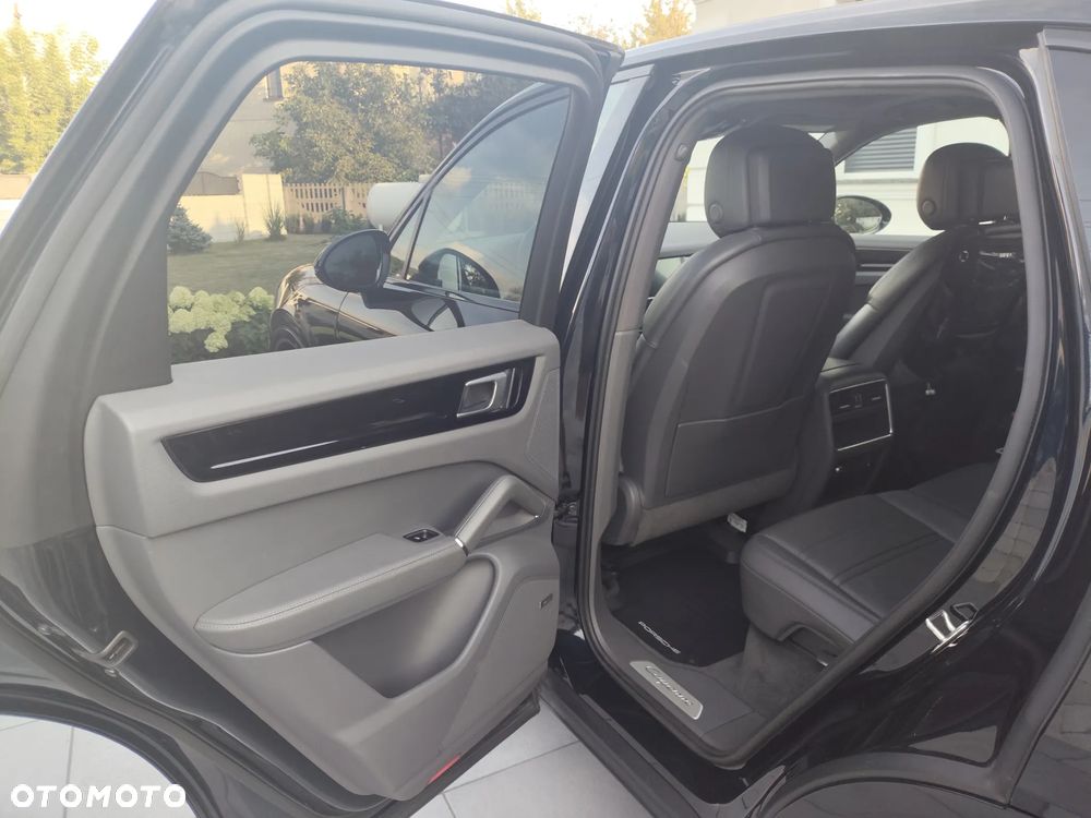 Porsche Cayenne Standard - 17