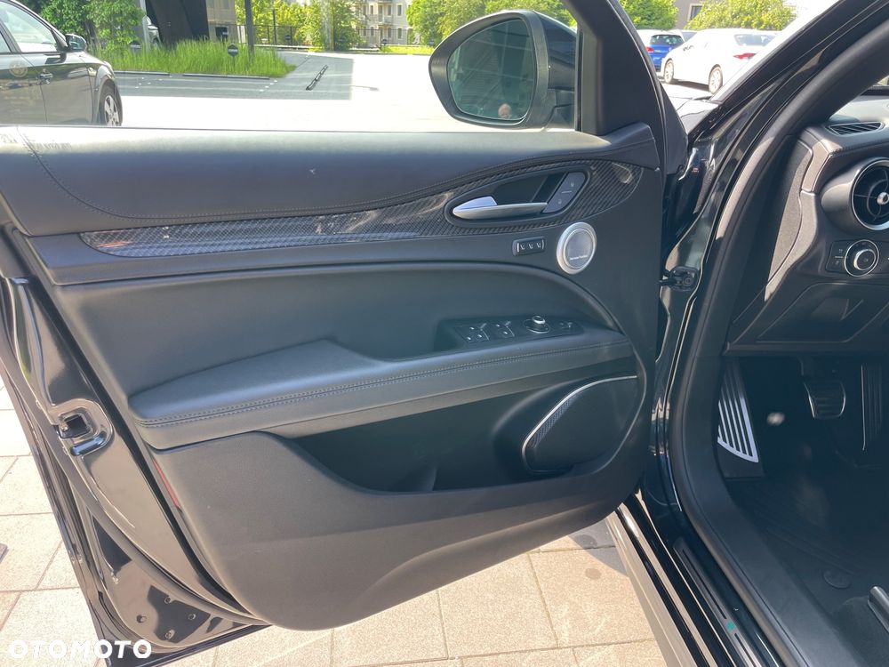 Alfa Romeo Stelvio V6 2.9 Bi-Turbo AT8-Q4 Quadrifoglio - 27