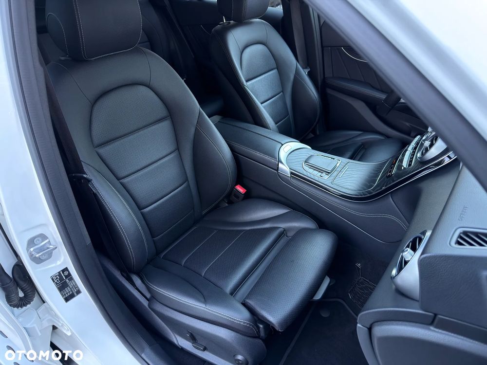 Mercedes-Benz GLC 250 4Matic 9G-TRONIC AMG Line - 24