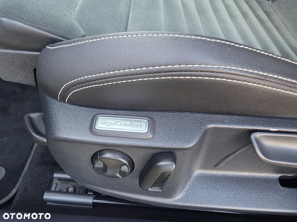 Volkswagen Passat 2.0 TDI SCR Style DSG - 20