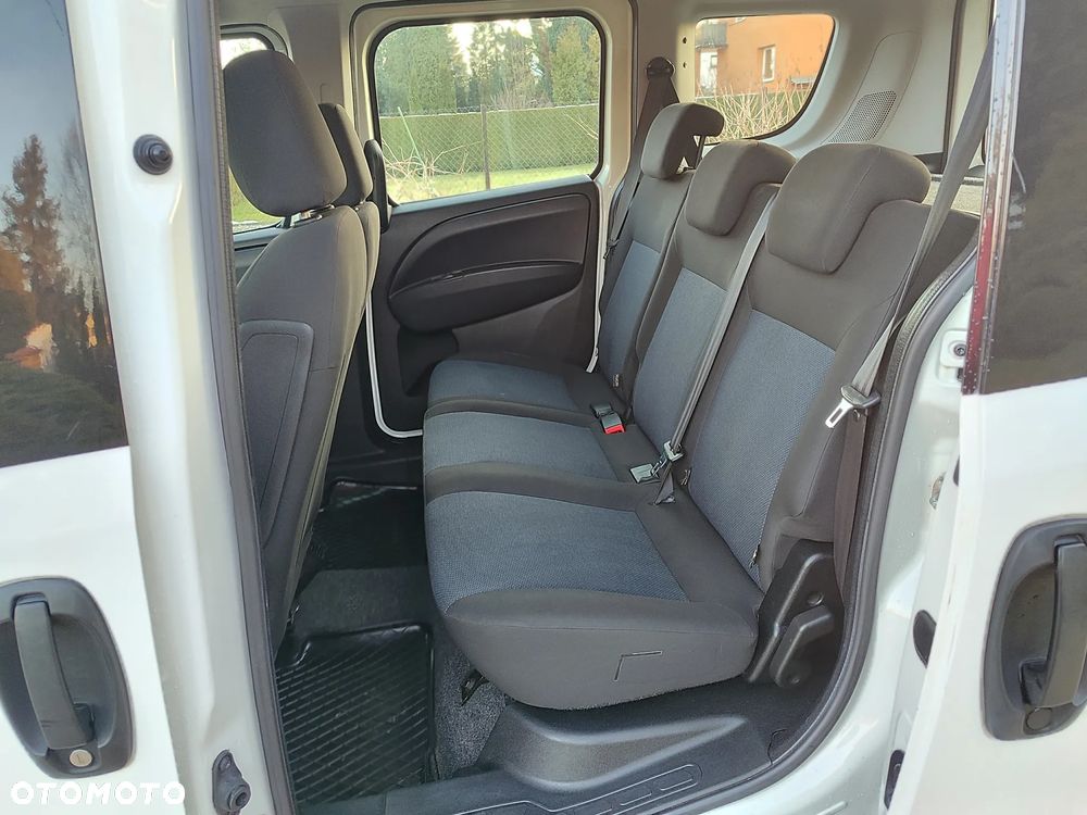 Opel Combo 1.6 CDTI Cosmo Eu6 - 24