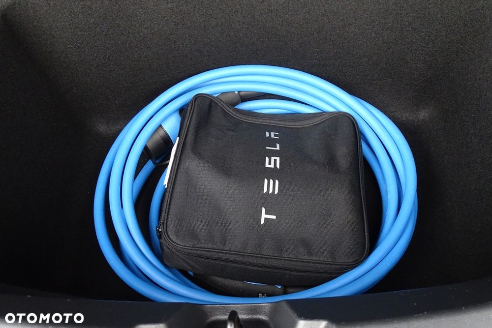 Tesla Model 3 - 35