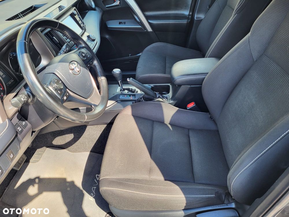 Toyota RAV4 - 6