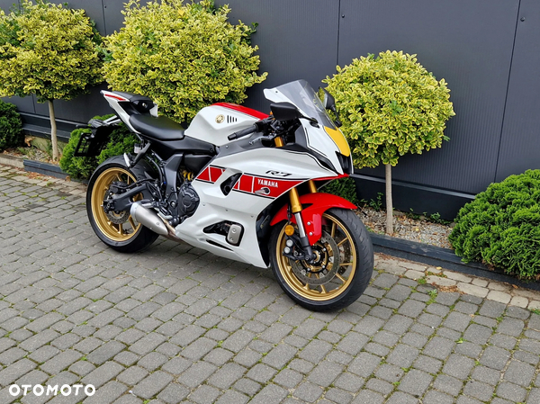 Yamaha R7