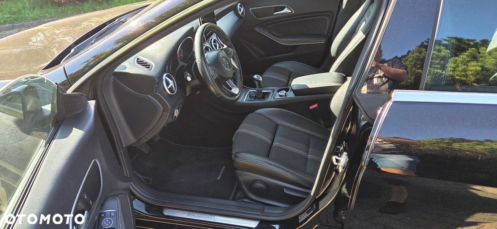 Mercedes-Benz CLA 200 Peak Edition - 17