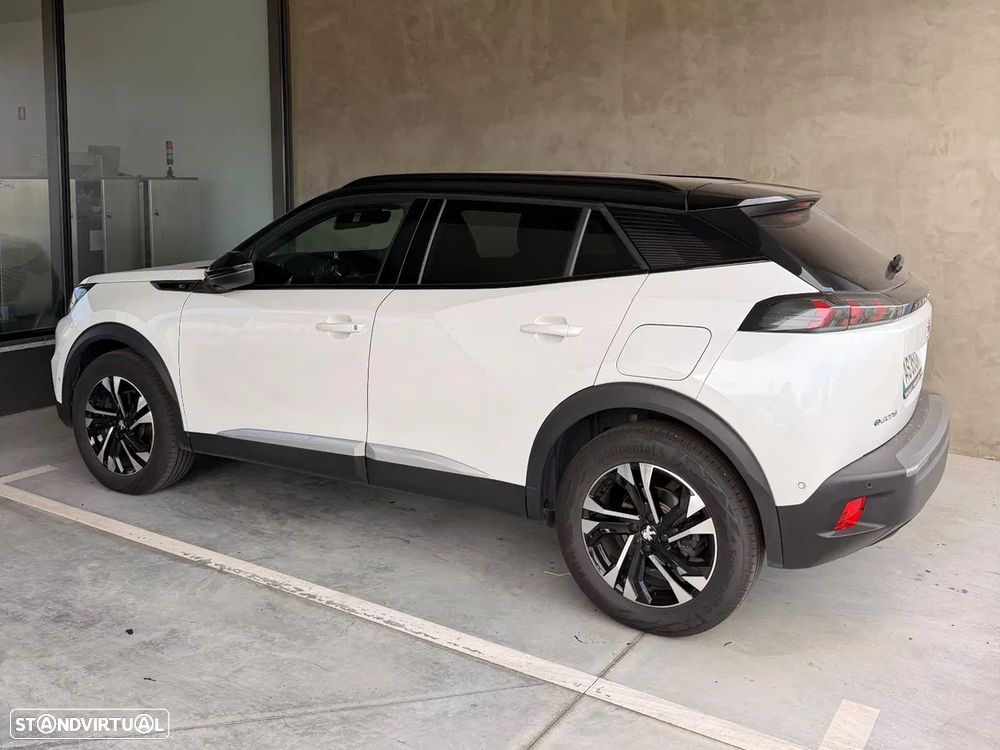 Peugeot e-2008 50 kWh GT - 2