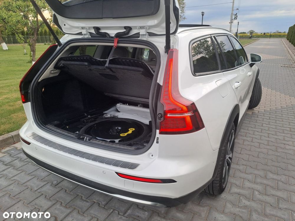 Volvo V60 Cross Country - 15